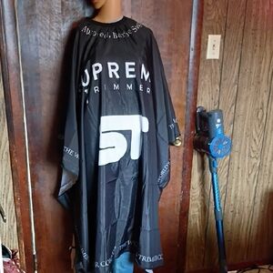 Supreme Trimmer Black Barber Cape